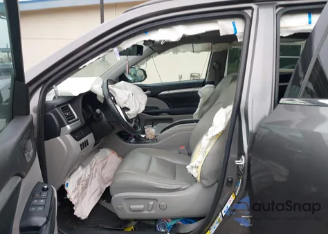 2018 Toyota Highlander Hybrid Xle z USA, uszkodzony, nr VIN 5TDJGRFH4JS044843